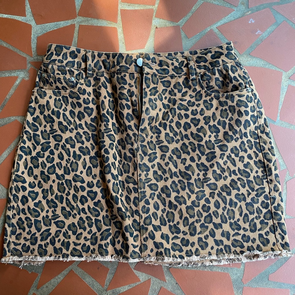 NEW W TAGS entro “limitless leopard skirt” Size L
